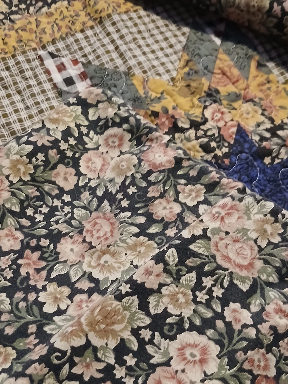 2-Quilted Star Patchwork Shams in Beige and Yellow